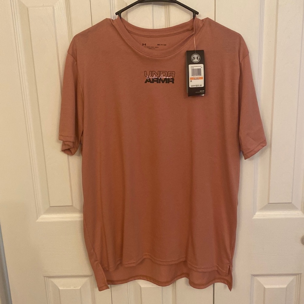 Loose Under Armour top. SZ small. NWT